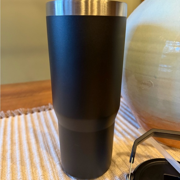 Stanley Matte Black IceFlow 2.0 Flip Straw Tumbler - Picture 8 of 13